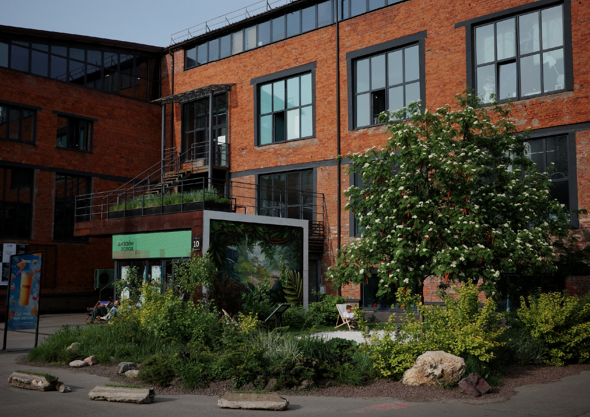 Основной вход в дизайн-завод Флакон