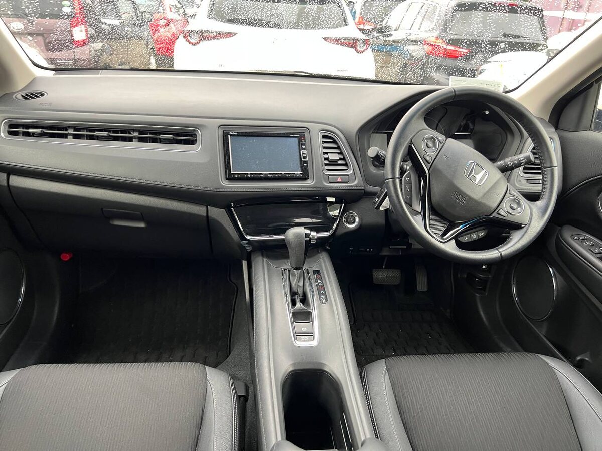 фото салона листайте