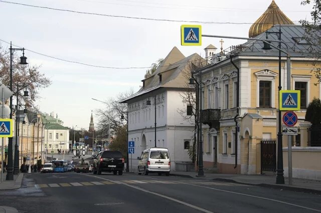    Улица Пречистенка.