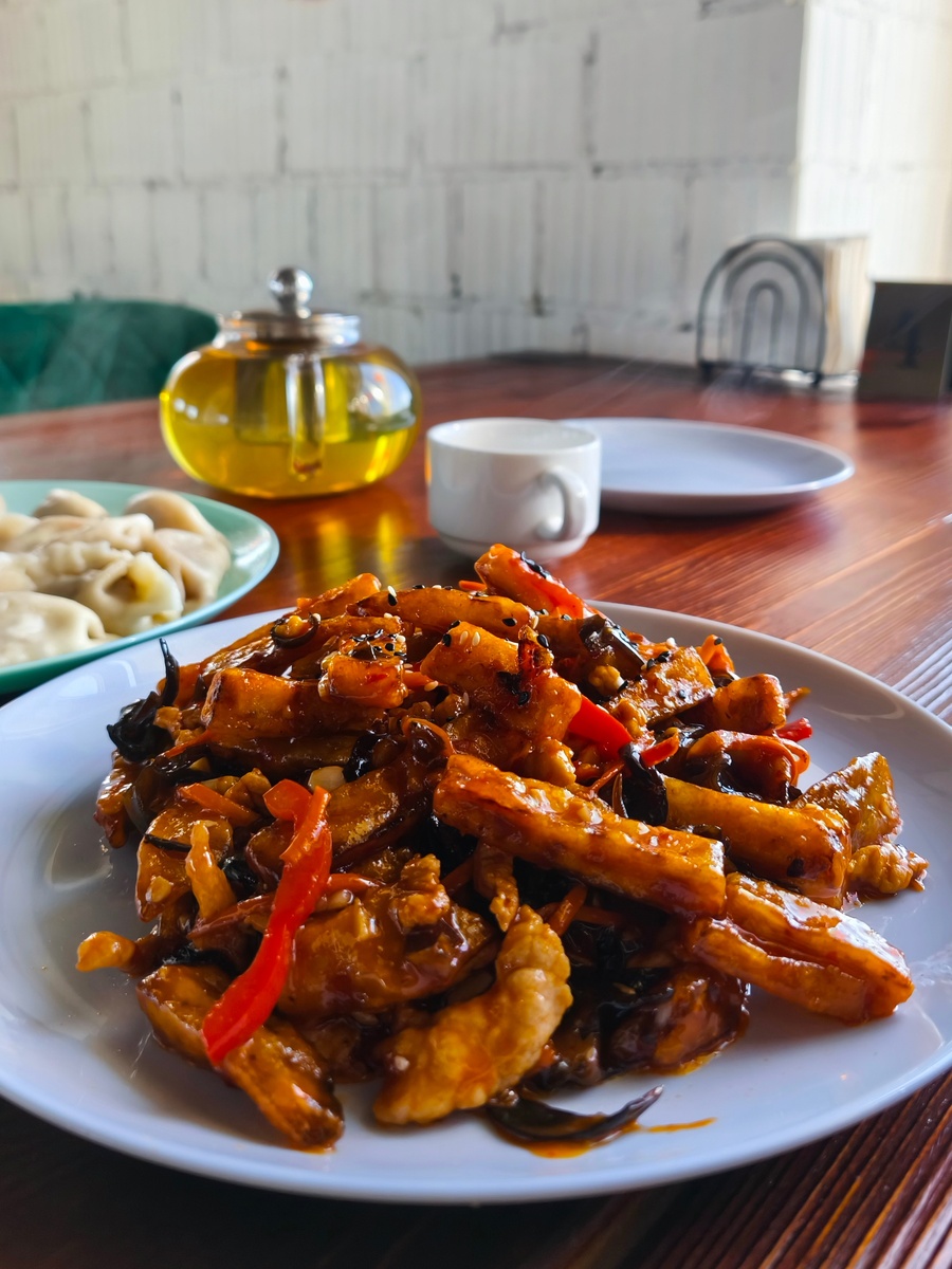 Обжаренные баклажаны в пряном соусе