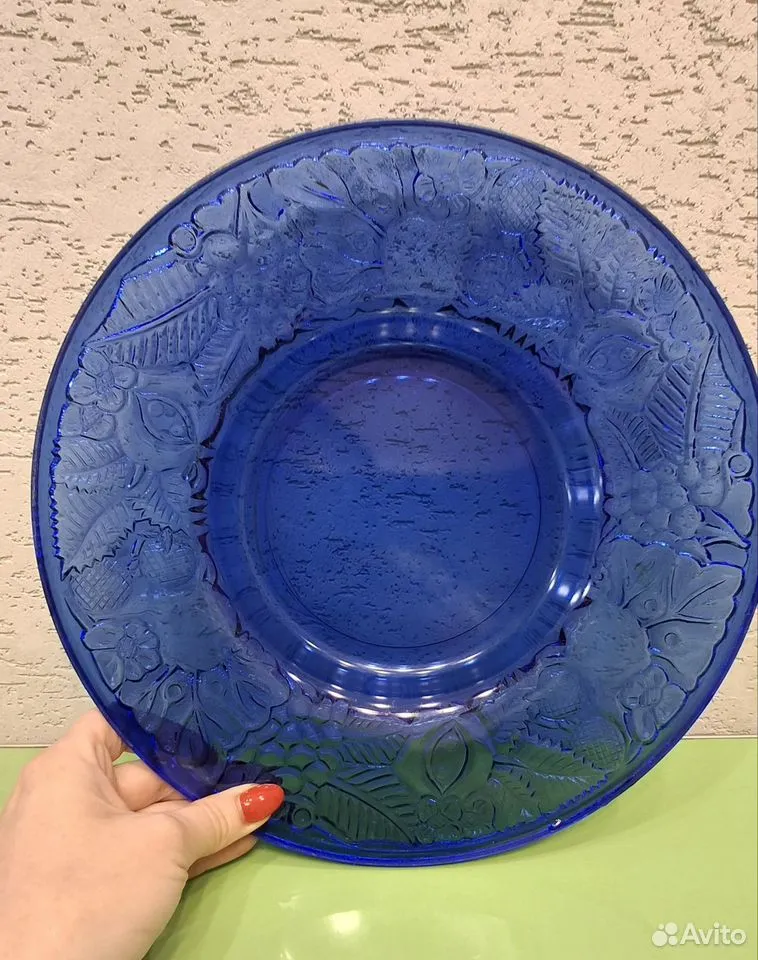 Блюдо из синего стекла