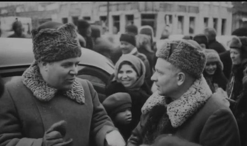    13 февраля освобожденный город Шахты посетили командующий фронтом Родион Малиновский и член военного Совета фронта Никита Хрущев. admin