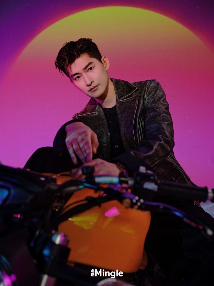 Актёр Чжан Хань. Листайте галерею...