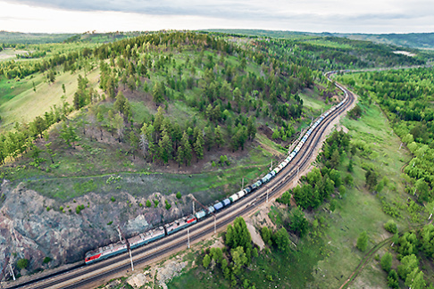    Валерий Бекишев/ЗабЖД. Постоянный рост объёмов железнодорожных перевозок ставит перед железнодорожниками повышенные обязательства