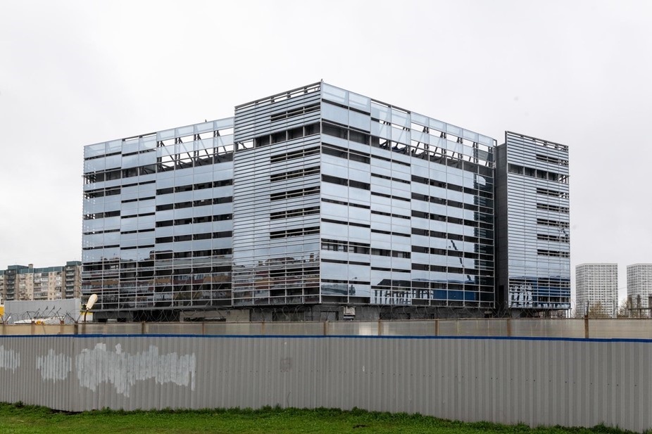    Вестибюль станции "Юго-Западная" на новой Красносельско-Калининской (коричневой) линии метро в Петербурге. Автор фото: Михаил Тихонов / "Деловой Петербург"