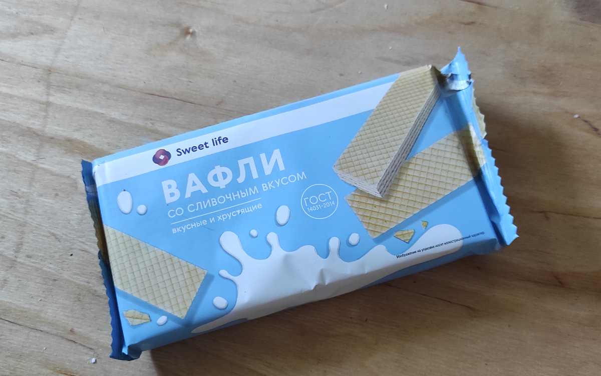 Те самые вафли, есть и на участке. Покупать больше не будем. Спасибо Феде, прочла состав:(