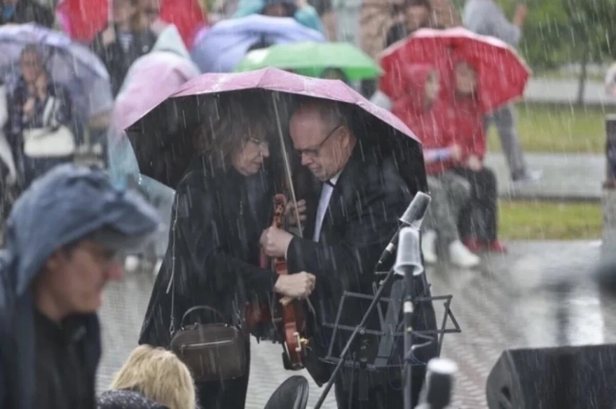    День славянской письменности в Барнауле отметили под дождем и с музыкой