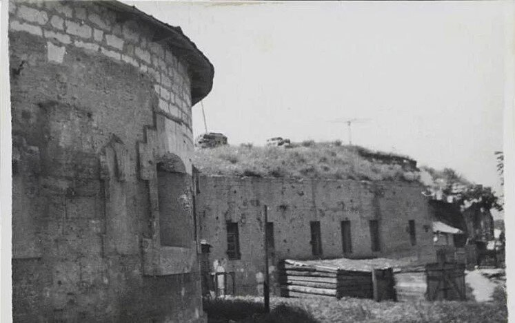 Оборонительная казарма 1-го батиона в 70-е годы 