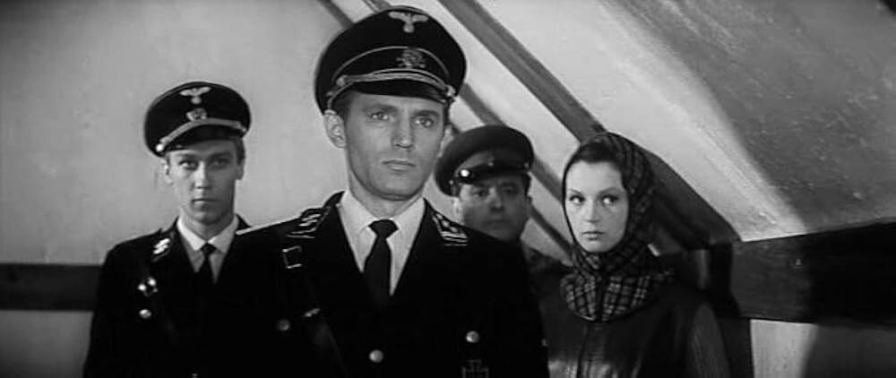 Кадр из фильма «Щит и меч»