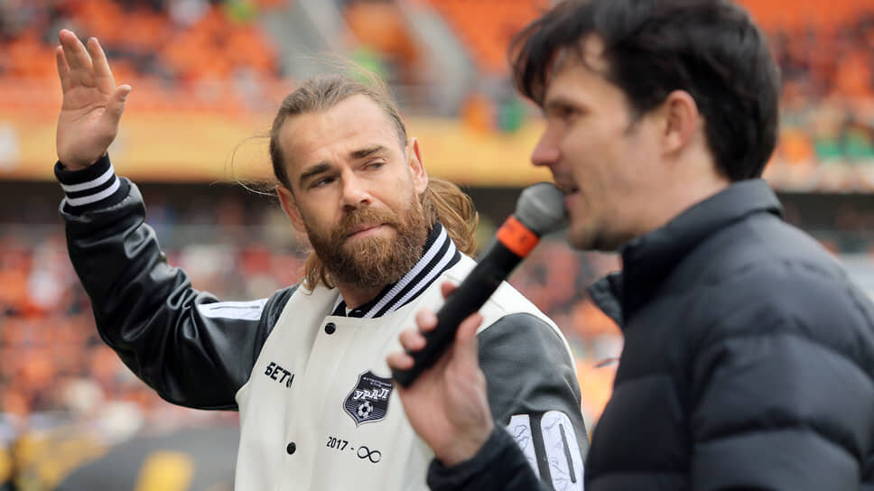 Церемония прощания футболиста Эрика Бикфалви с футбольным клубом "Урал" на стадионе "Екатеринбург-Арена". Футболист Эрик Бикфалви (слева).📷Фото: Марина Молдавская / Коммерсантъ