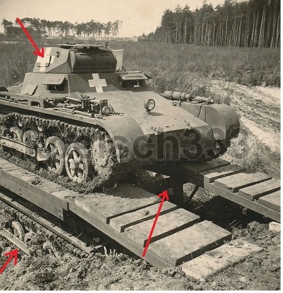 Brückenleger I auf Pz.Kpfw. I Ausf. A - ранняя версия (мостоукладчик внизу)