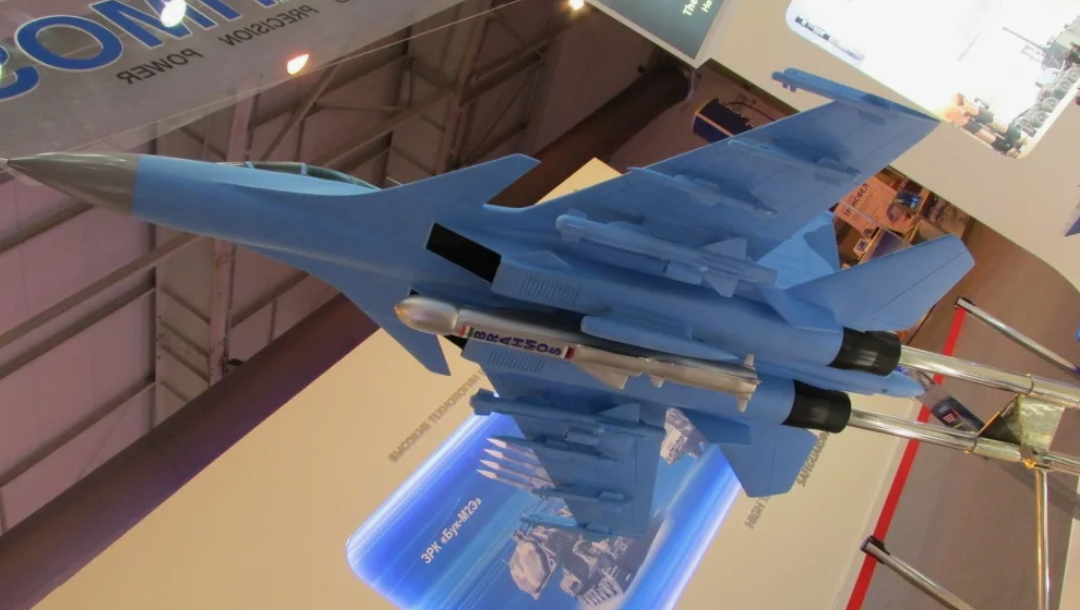 Су-30МКИ может нести либо один трёхтонный "Брамос-А", либо сразу три компактных "Брамос-НГ" прямо сейчас принимаемых Индией на вооружение. Фото BrahMos Aerospace.