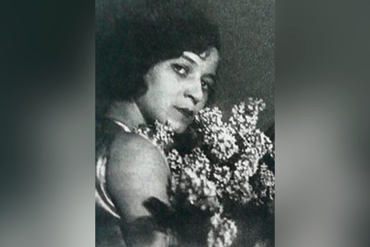    «Я во всем старалась подражать Вечесловой, даже мечтала: когда вырасту, буду красить ресницы, как она» (на фото Татьяна Вечеслова, 1939 год)