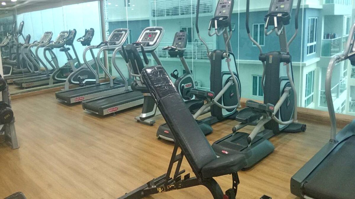 фитнес зал в кондо Cozy Beach View