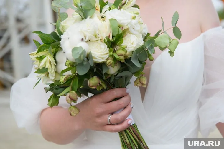 Пары ринулись регистрировать отношения 25.05.2025
Фото: Илья Московец © URA.RU