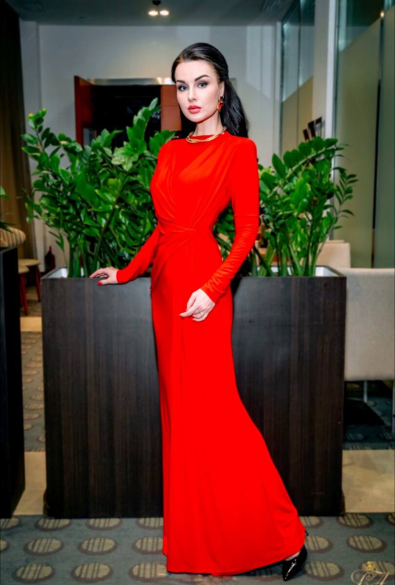 На фото ведущая прогноза погоды на канале ТВЦ Наталия Зотова