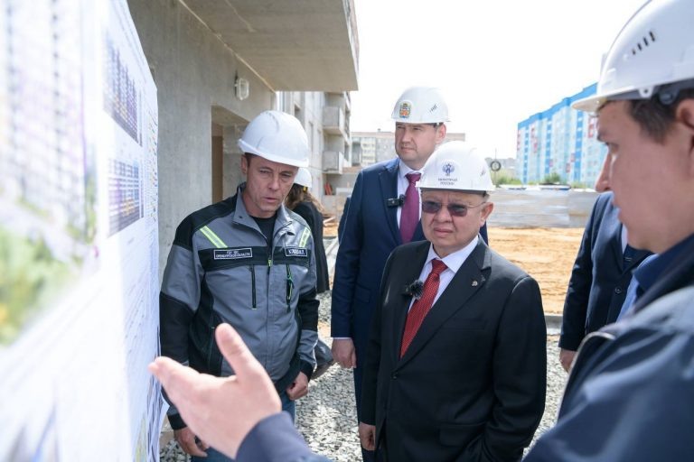    Евгений Солнцев призвал сохранить темп строительства нового жилья Оренбуржье