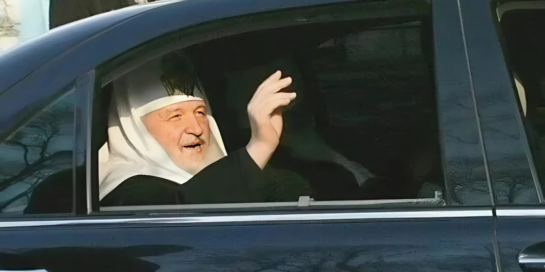 "Перед Богом все равны!?": на чём реально ездят патриарх Кирилл, Папа Римский и другие духовные лидеры