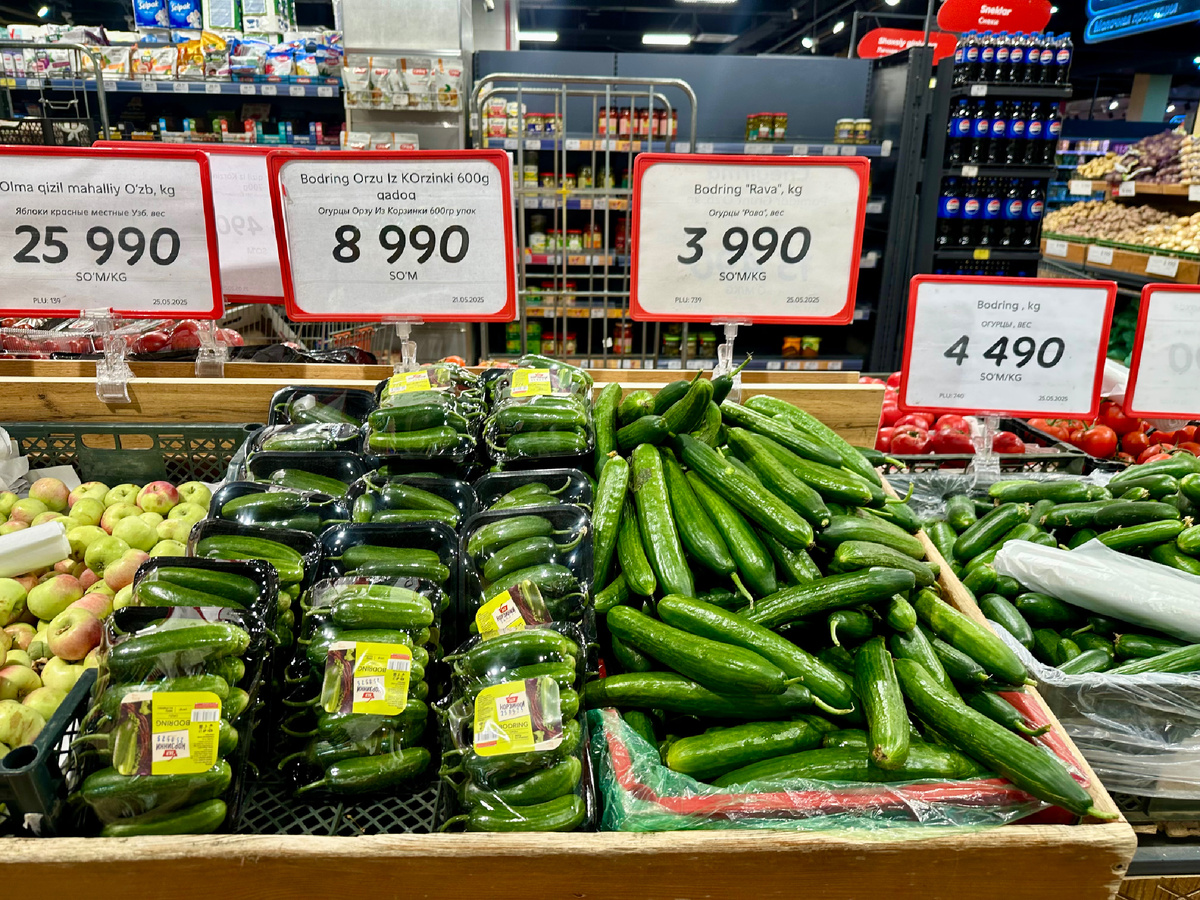 Почему-то в упаковке огурцы дороже, хотя на вкус они точно такие же, как за 4990 сум. 