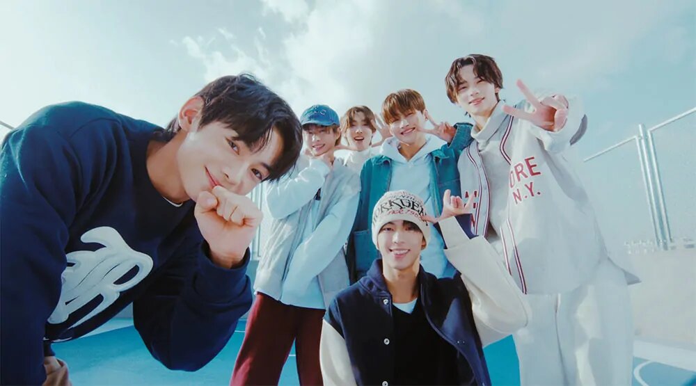 Источник: кадр из клипа «Plot Twist»