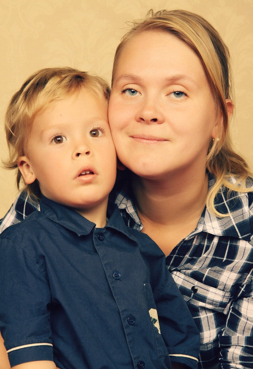 фото из архива: на фото Мише 2 года и я с ним)