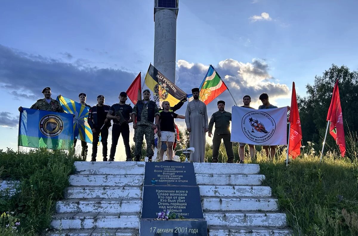 У мемориала памяти павших в боях за Москву на Малеевом поле.
