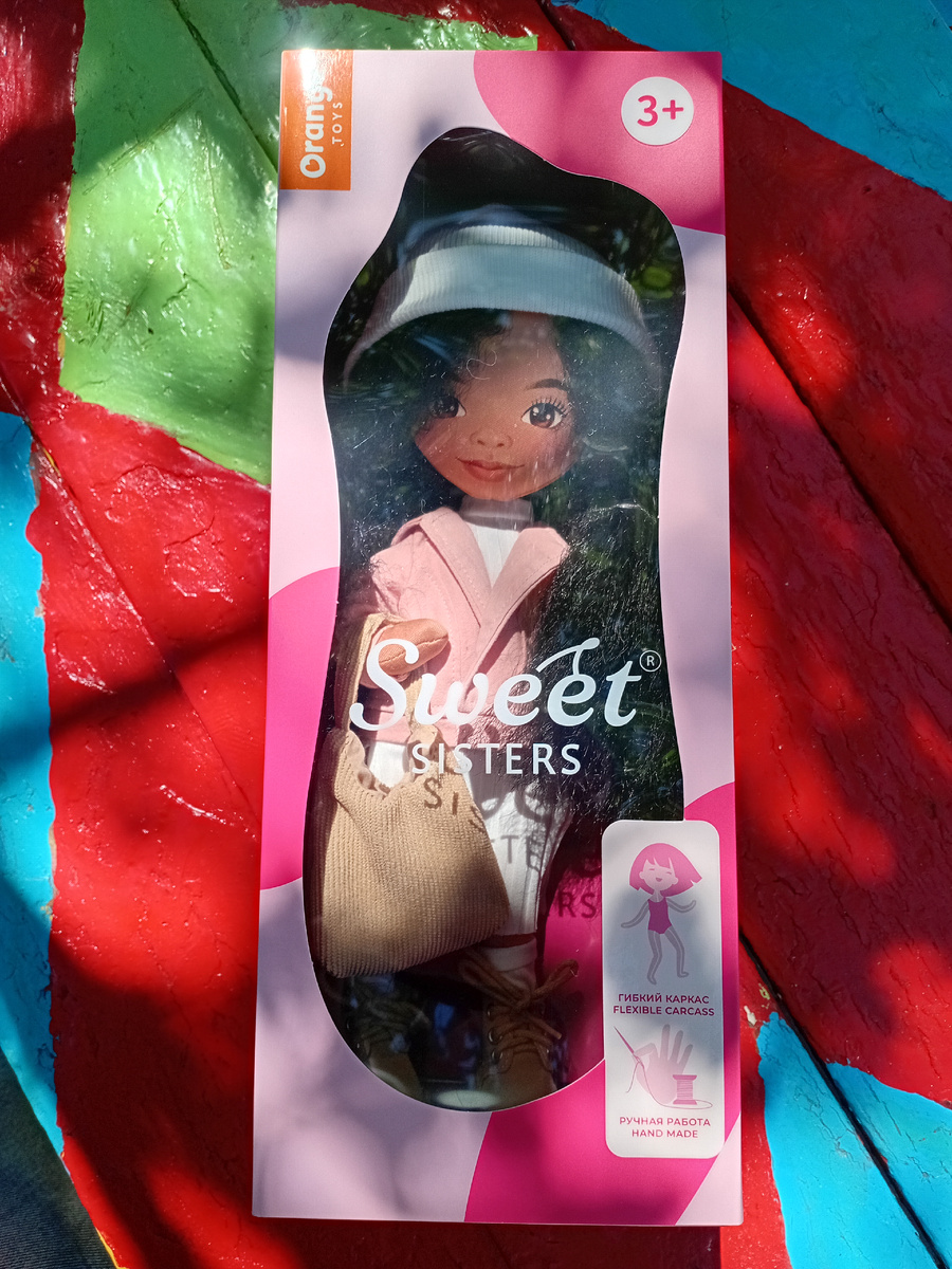 Распаковка и обзор начались прямо во дворе, рядом с ПВЗ.