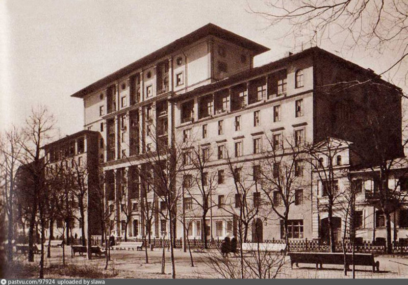 Никитский (тогда Суворовский) бульвар. Дом полярников, 1960-1963 г. Источник https://pastvu.com/p/97924..