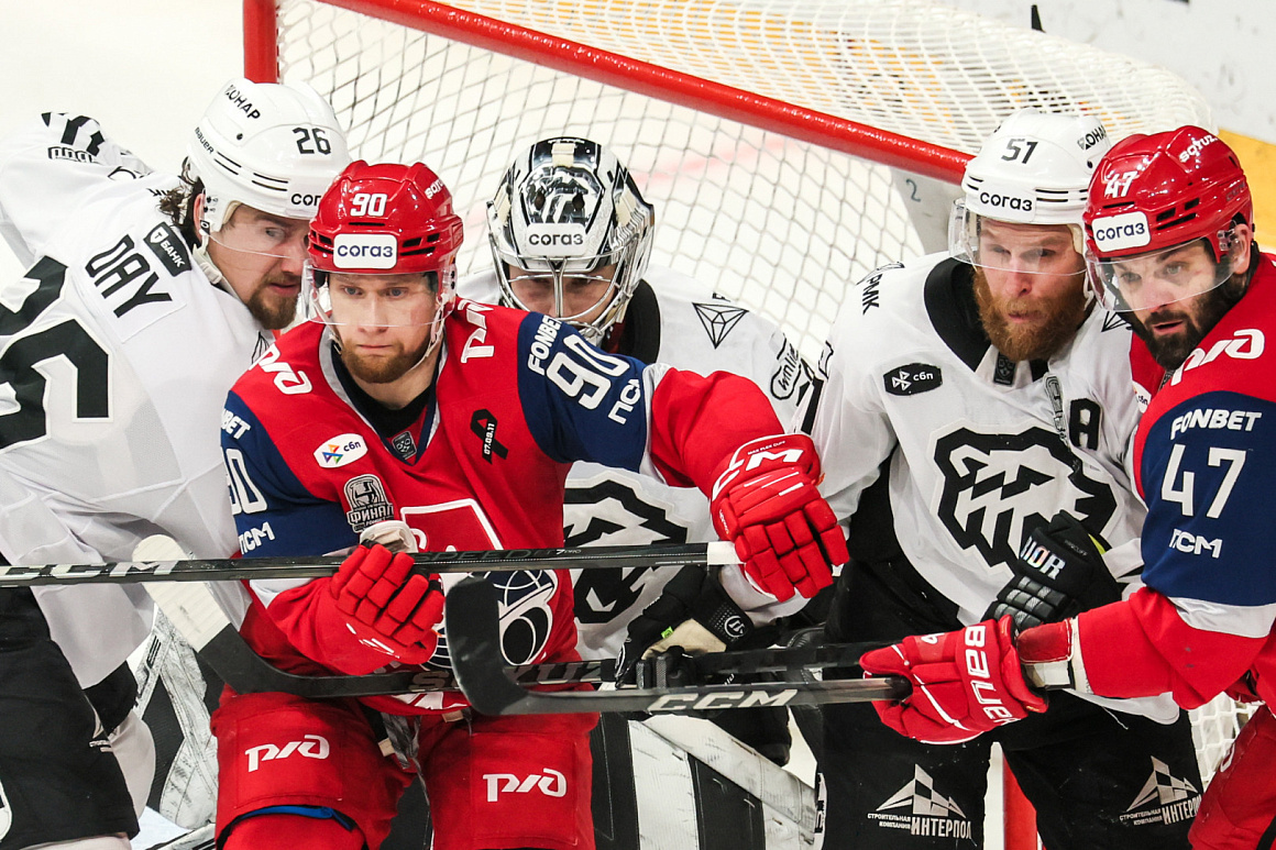 Фото с яндекс.картинки (напряженная борьба в финале Кубка Гагарина)