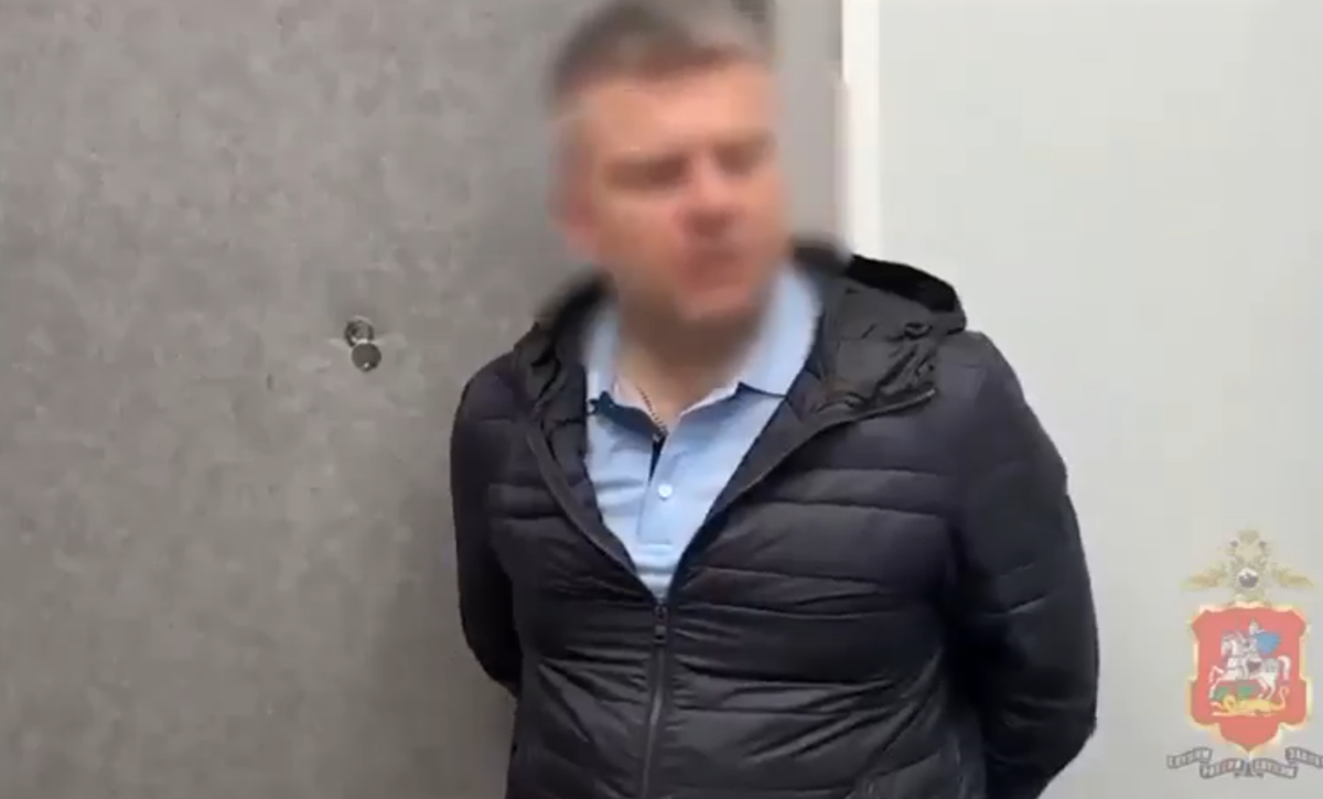 Задержаный мужчина на допросе (имя неизвестно)