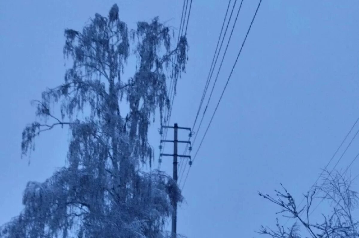    Мокрый снег оставил без света 13 населенных пунктов Тюменской области