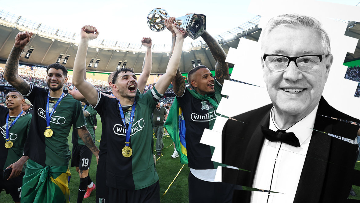    Футболисты «Краснодара» с трофеем за победу в РПЛ.Александр Федоров