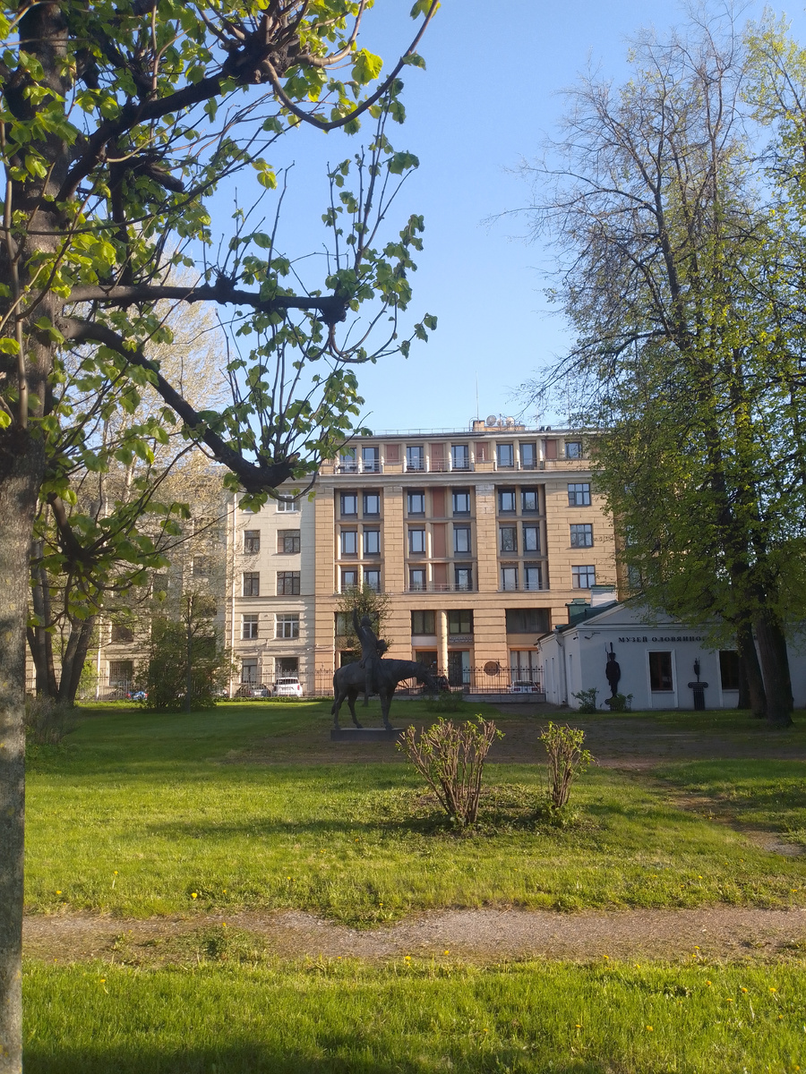 Памятник Суворову