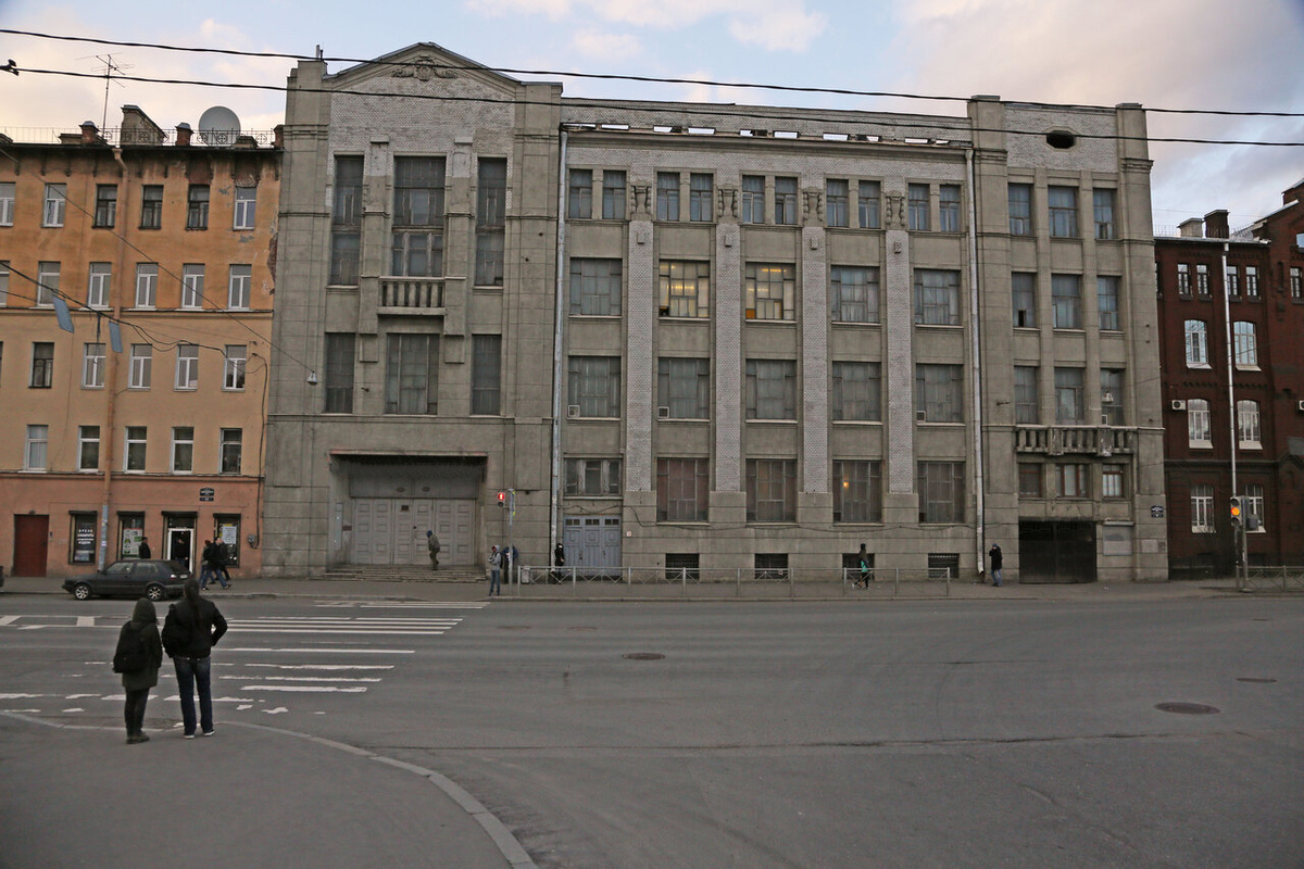 Вывески "ДОМ КУЛЬТУРЫ им. А.Д. Цюпупы" уже нет