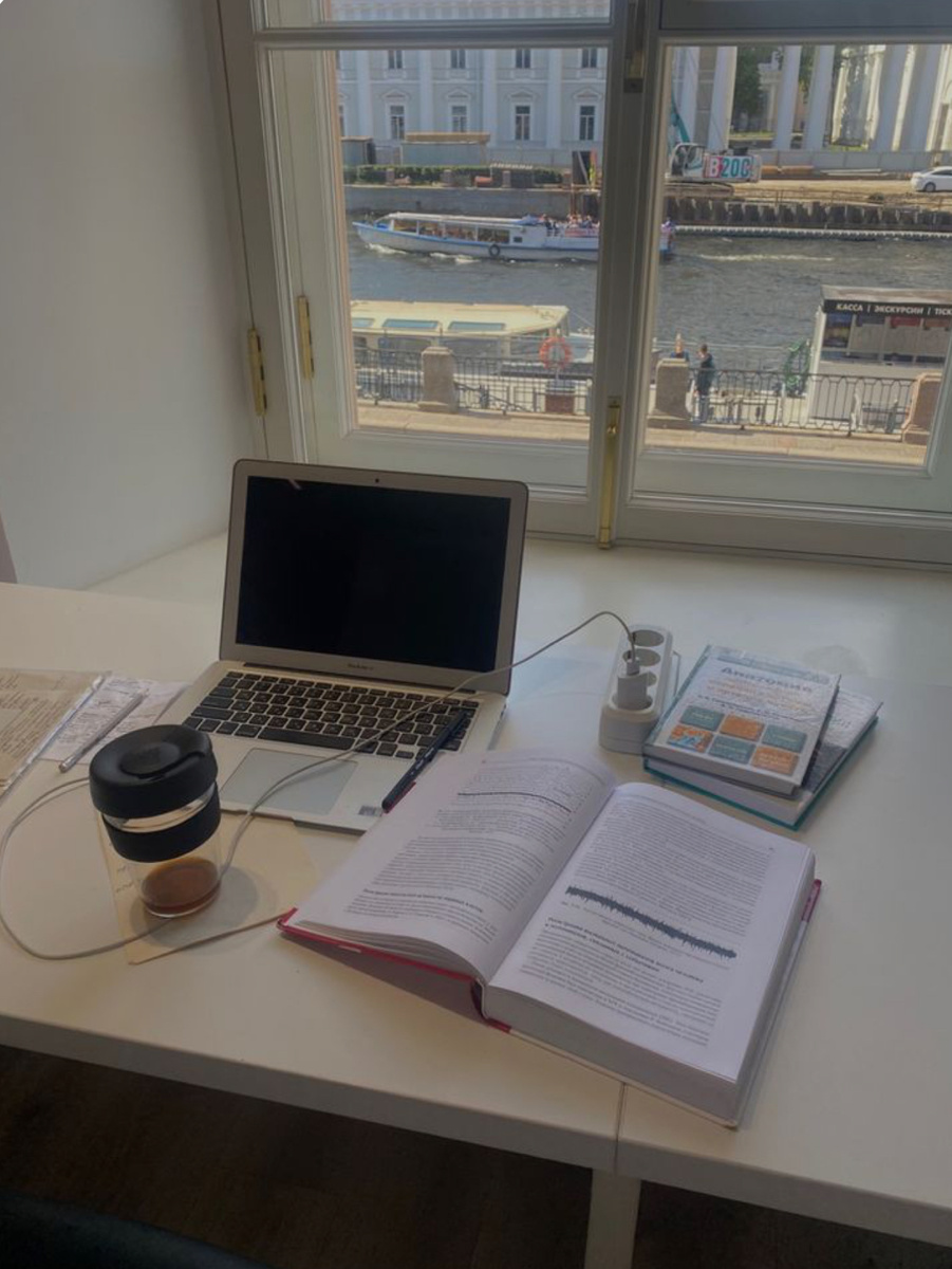 Психологи очень много вкладываются в свое развитие. Поэтому цена за консультацию не может быть 3.500₽. Это была благотворительность с моей стороны, и до 1 июня я ещё беру людей по этой цене! 