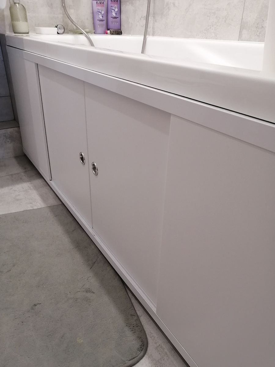 Шторка за которой хранится хозка