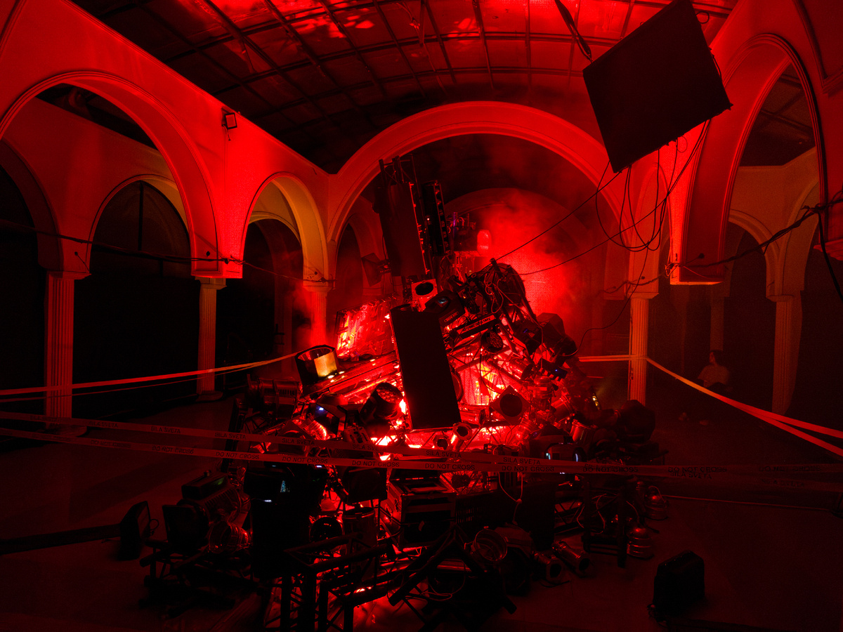 Инсталляция «‎Light is dead»