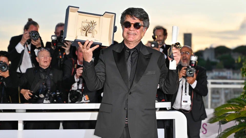 Джафар Панахи с наградой