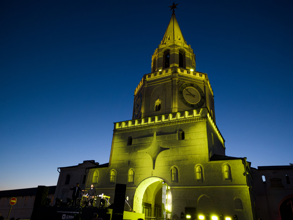 Маппинг-шоу от Дзена в честь открытия фестиваля на Спасской башне Казанского кремля