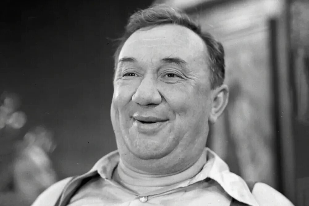 Алексей Макарович Смирнов — советский актёр театра и кино