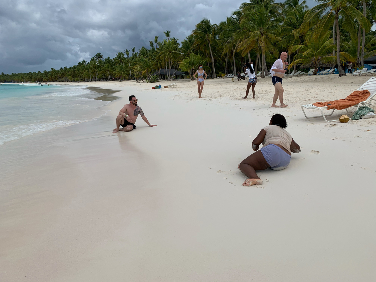 Доминиканский сервис (фотогалерея), фото 1-2 - местный фотограф