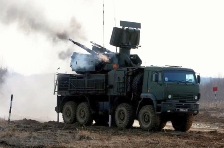 ЗРПК "Панцирь С-1" работает по воздушным целям. Источник: Минобороны