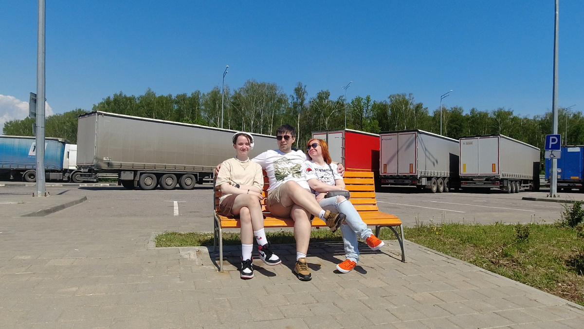 Короткая остановка на ЦКАД на одной из оборудованных стоянок.