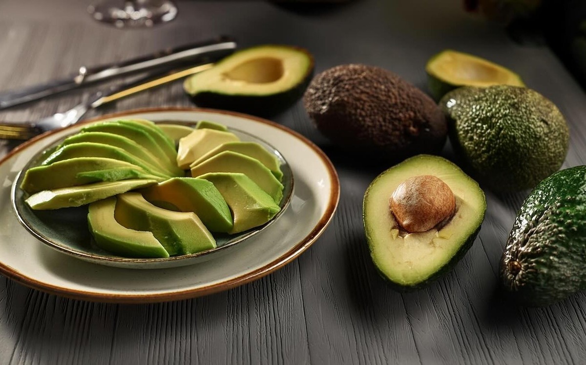 Добавьте авокадо в свой рацион: 5 неожиданных фактов о его пользе для организма / Фото: Pogovorim.by