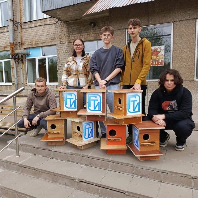    Белки в городе. В парке Строителей Орска появились новые обитатели Белов Михаил Александрович