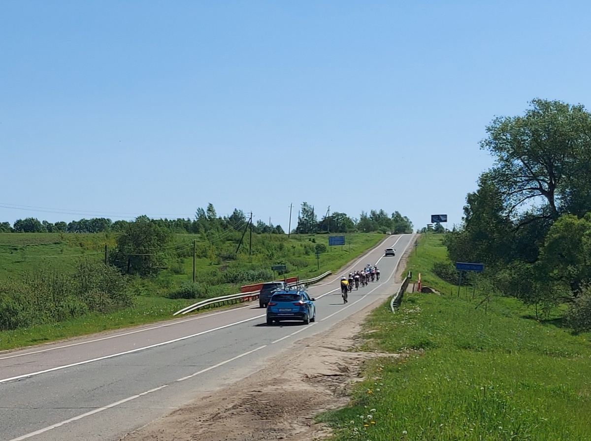 Пешком 1,5 км, за группой велосипедистов