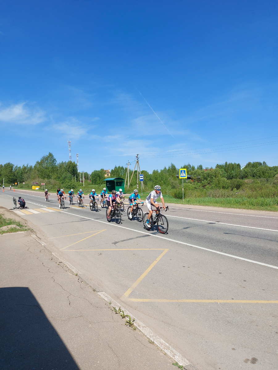 Вот они, "виновники" наших приключений, едут группами