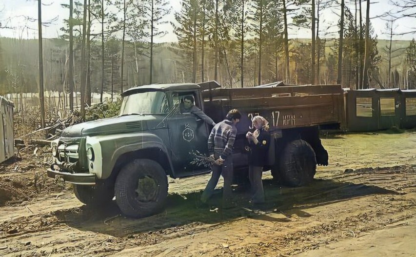 Почему советский ЗИЛ не выжил в новой России, несмотря на мощную технику