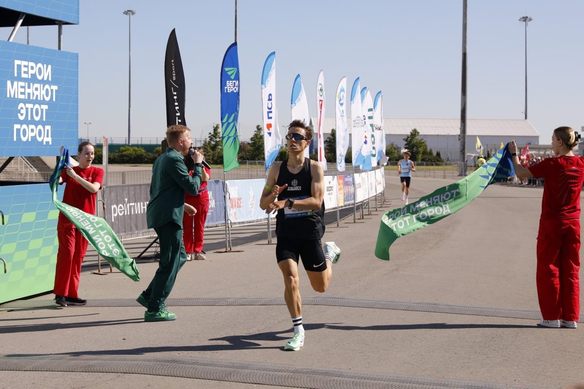    На дистанции 10 километров победил Матвей Чирков из нижегородской Академии бега Дмитрия Павлова