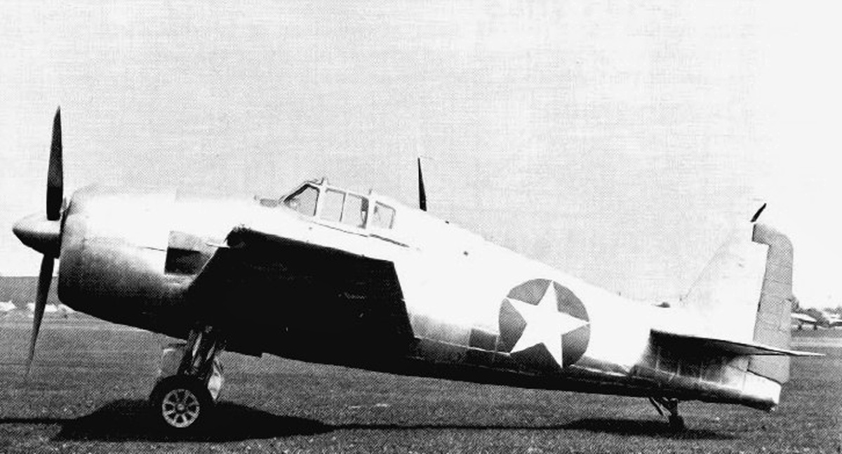 Неокрашенный XF6F-1 перед первым полётом (1942)